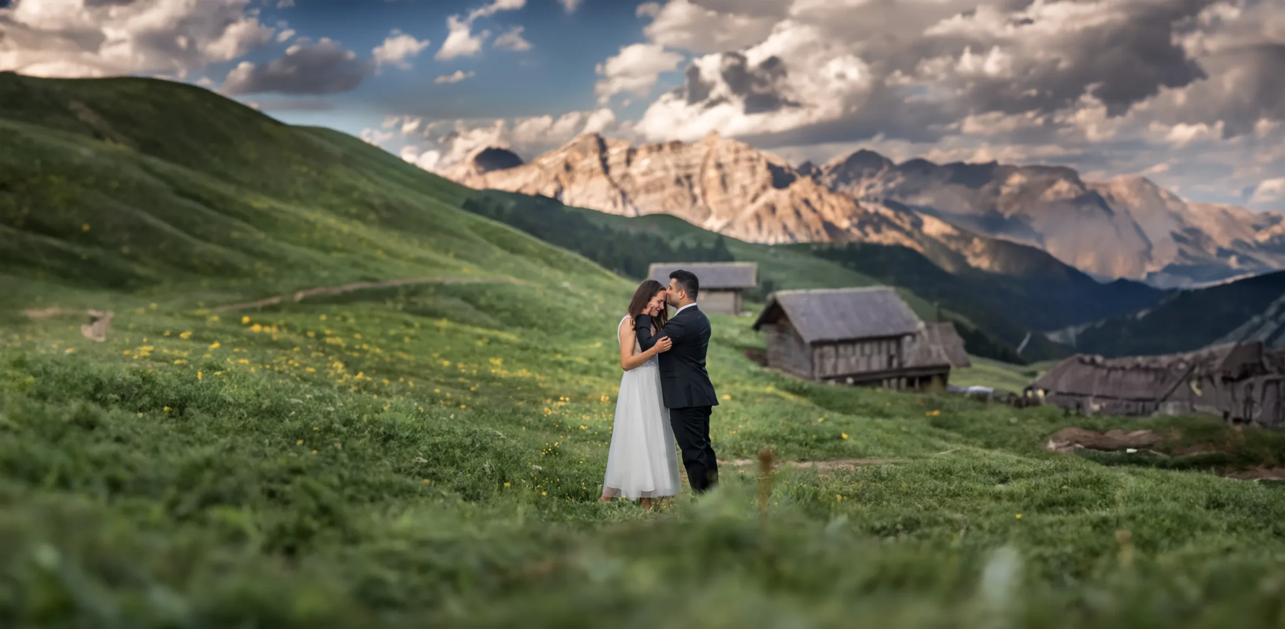 Hochzeitsfotograf Dortmund – Brautpaar in den Dolomiten, eingefangen in authentischen und atemberaubenden Bildern.