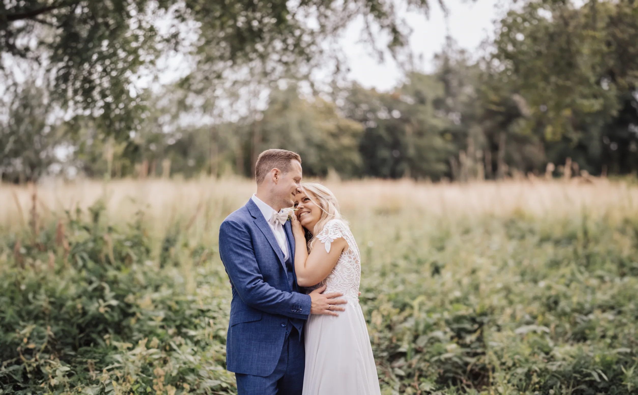 Hochzeitsfotograf aus Bochum fotografiert romantisches Brautpaarbild in Bochum