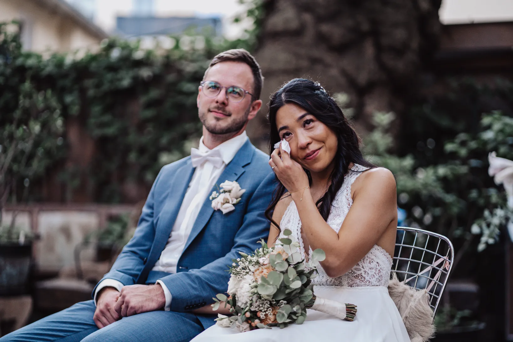 emotionales Brautpaar während der Trauung in Bochum, festgehalten von Hochzeitsfotograf Tom aus Bochum