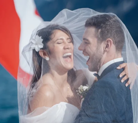 Brautpaarshooting mit fliegendem Schleier aufgenommen von Hochzeitsfotograf Tom