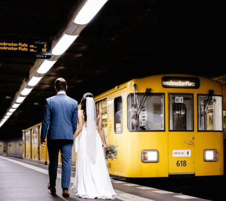 Brautpaarshooting in der U-Bahn – Hochzeitsfotograf Tom von weddingpicture