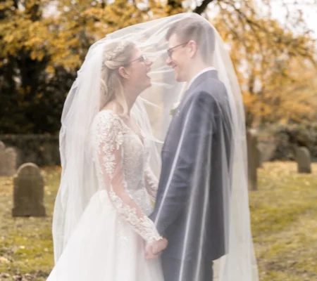 Hochzeitspaar unter dem Schleier – Hochzeitsfotograf Tom von weddingpicture